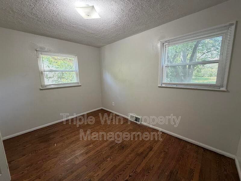 HAZELWOOD House: 6917 BERKRIDGE CT