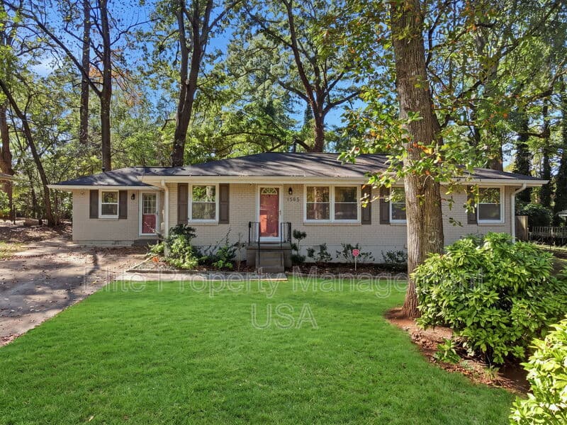 Decatur House: 1395 Dennis Drive