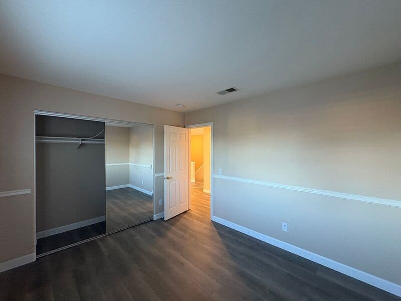 Oceanside House: 1124 Brighton Dr