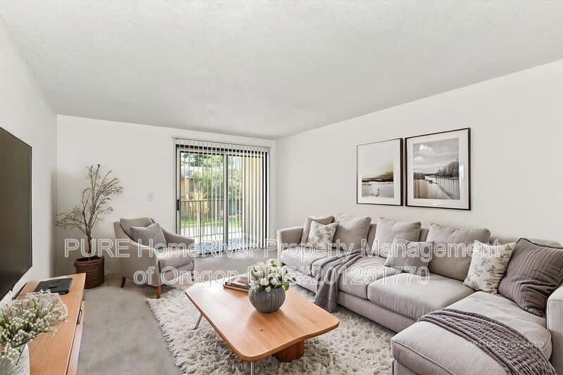 Portland Condo: 14142 NE Sandy Blvd