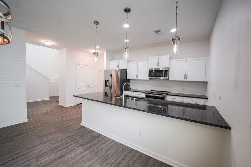 Richmond Hill House: 24 Crown Ct