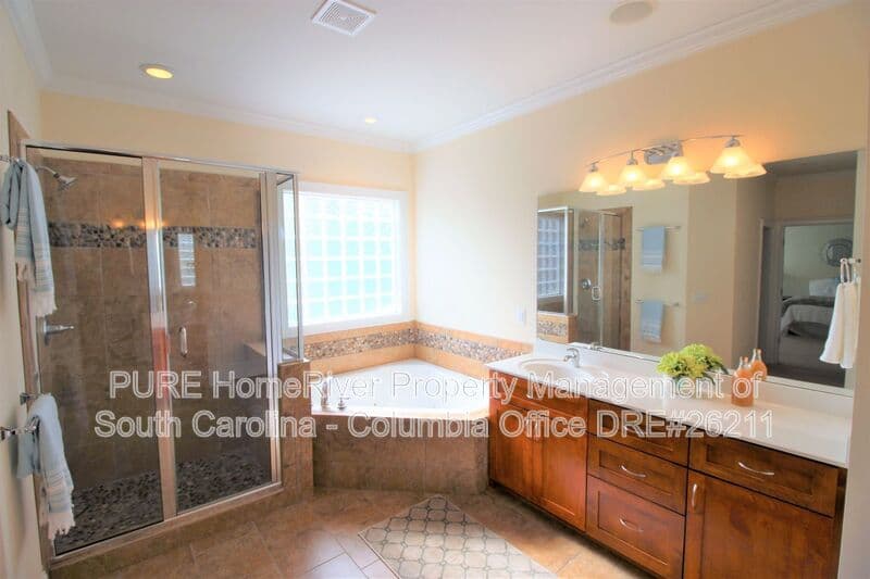 Columbia House: 395 Highland Point Drive