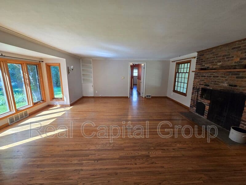 Williamsville House: 8401 Ericson Dr