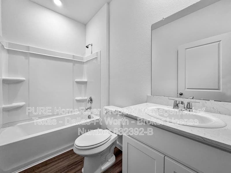 Melissa House: 2213 Burnwood St