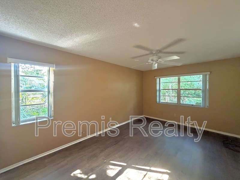 Palm Harbor House: 3371 Brodie Way