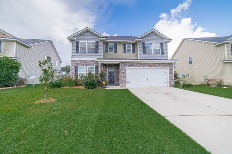 Savannah House: 126 Endicott Dr