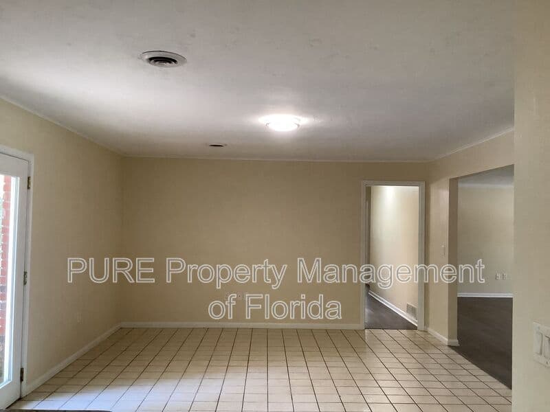 Ocala House: 711 NE 41st Avenue