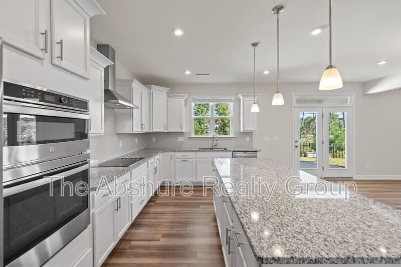 Fuquay-Varina House: 1511 Woodland Knoll Court