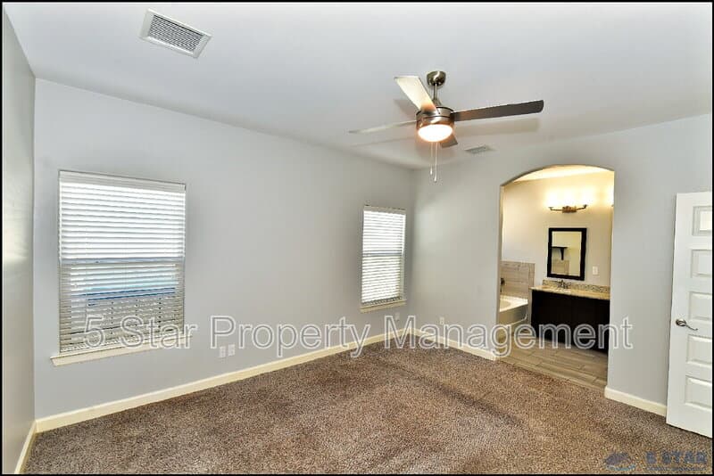 El Paso House: 14972 Louis Baudoin !!