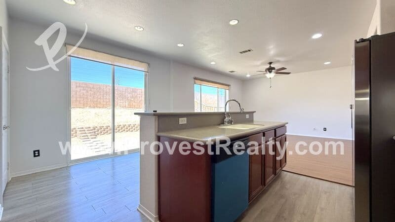 Hesperia House: 9172 Ocotillo Ave