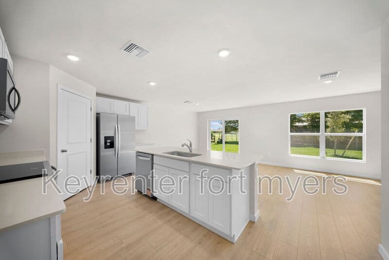 Cape Coral House: 914 SW 33rd Terr