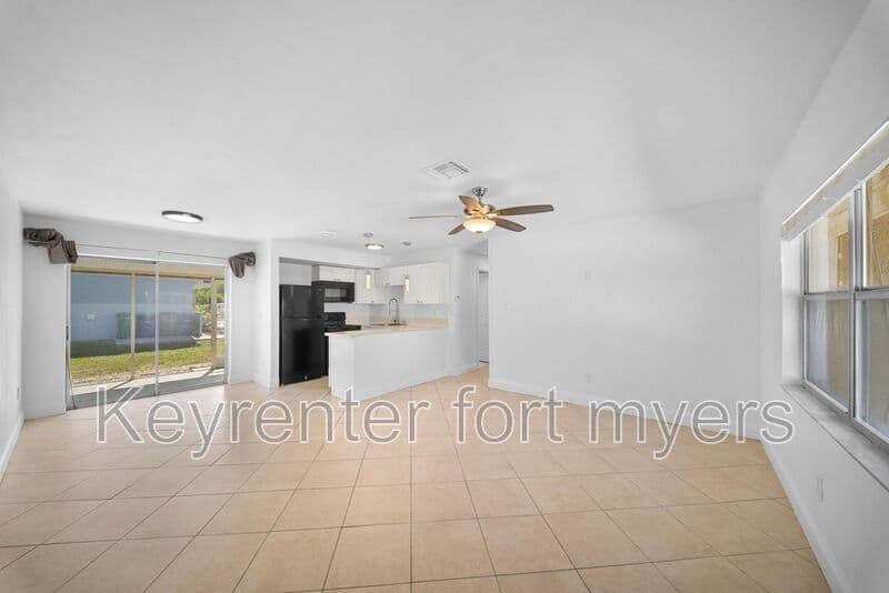 Fort Myers House: 13403 Pine Needle Ln