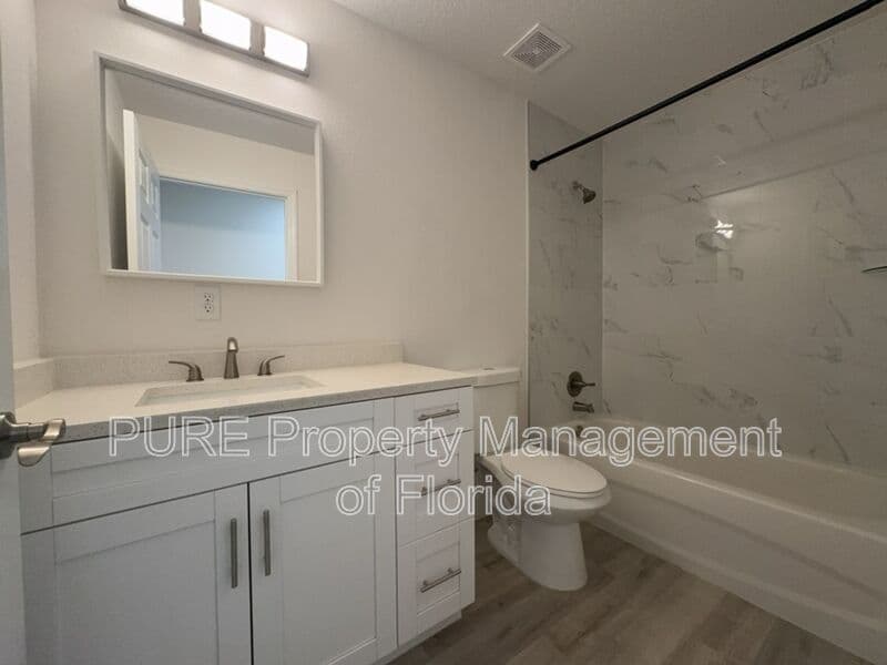 Ocala House: 11165 NW 7th Street