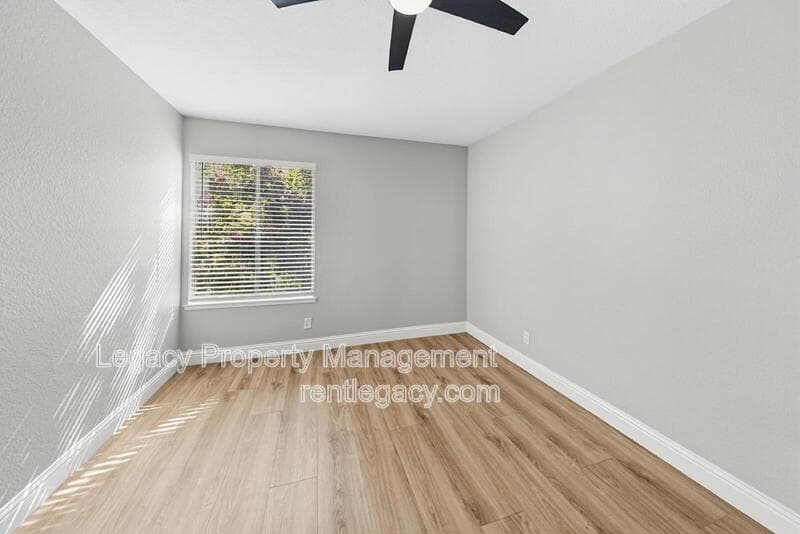 Sacramento Condo: 9101 Newhall Dr
