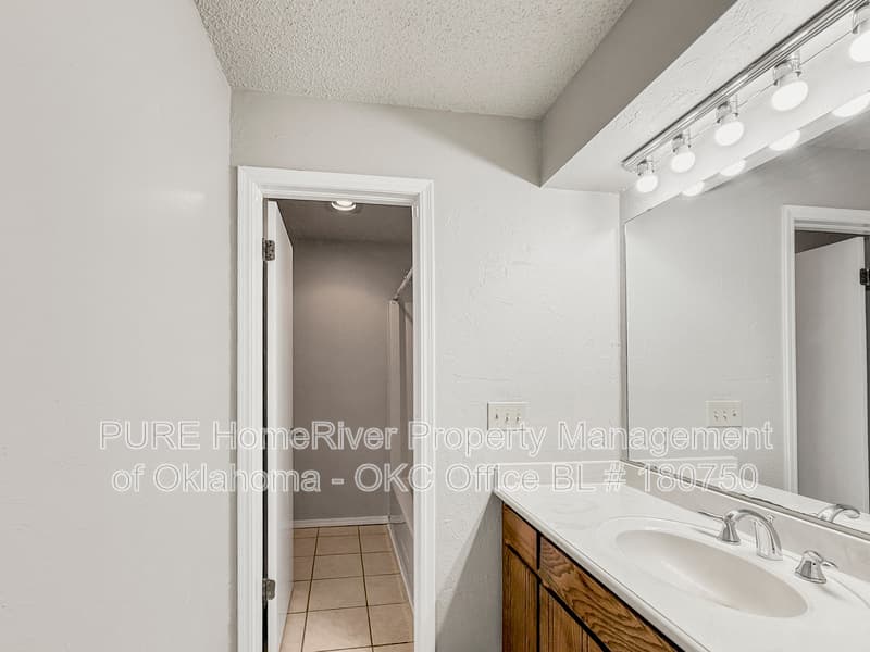 Oklahoma City Condo: 7206 Kings Manor Ct