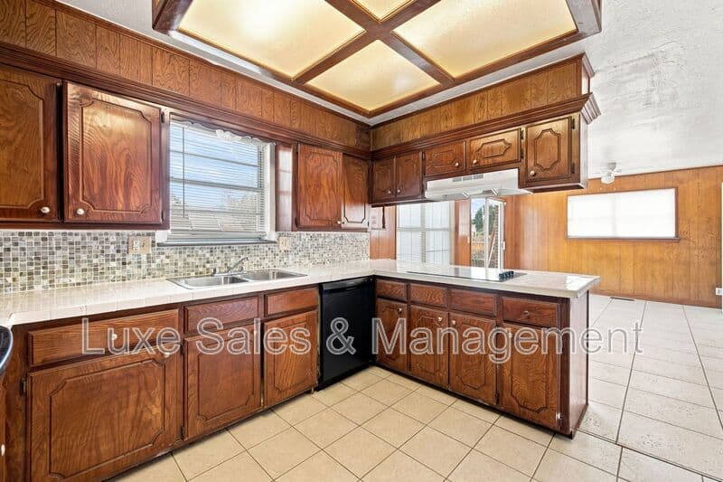 Oklahoma City House: 700 NE 81st Street
