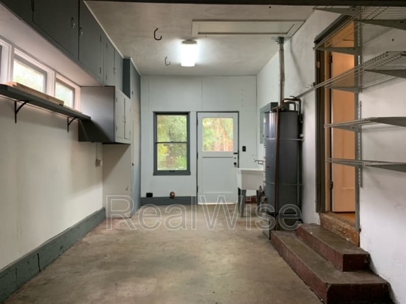 Grants Pass House: 1324 NW Washington Blvd