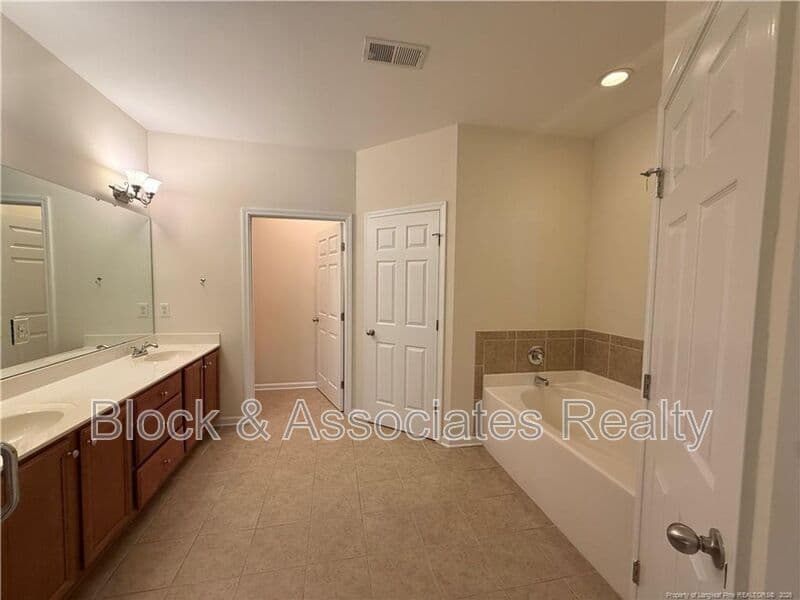 Fayetteville Condo: 635 Marshtree Lane