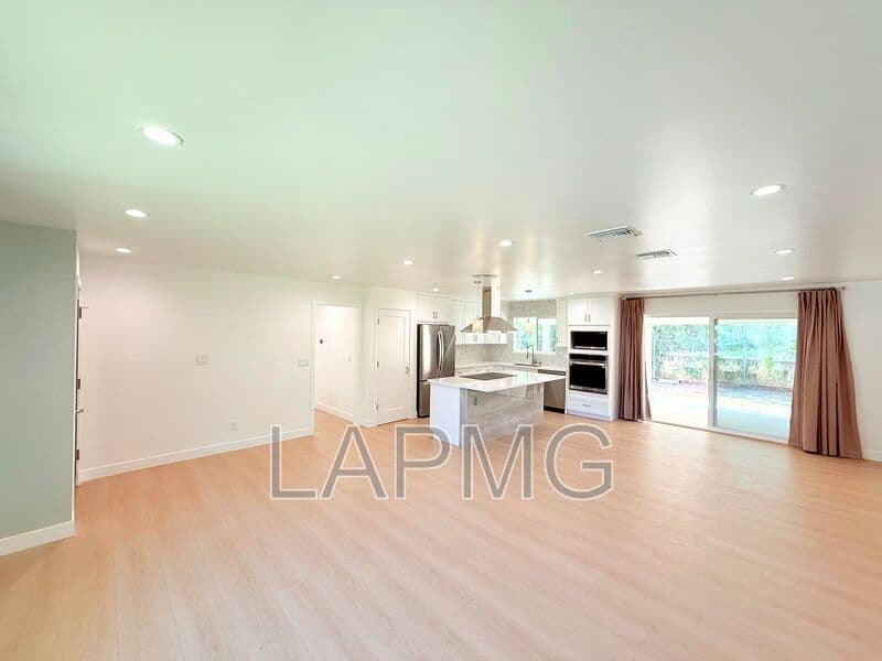 Pacoima House: 10839 Fellows Avenue