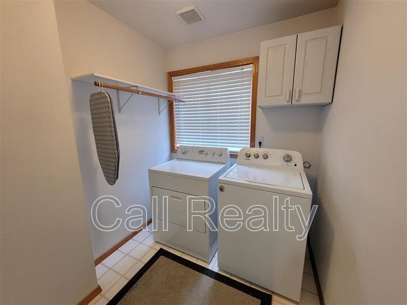 Spokane House: 4720 S Pender Ln