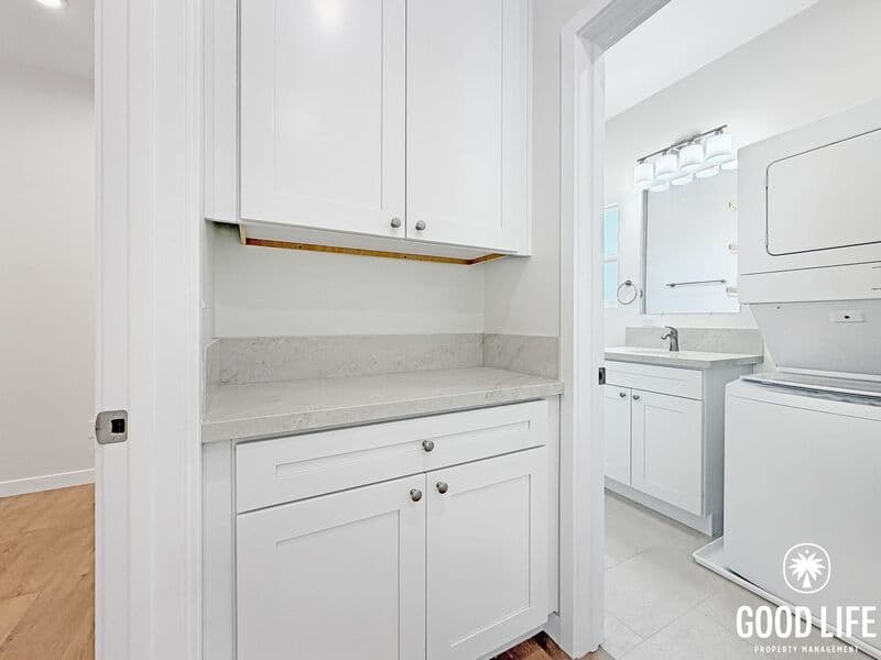 San Diego House: 5108 Savannah St