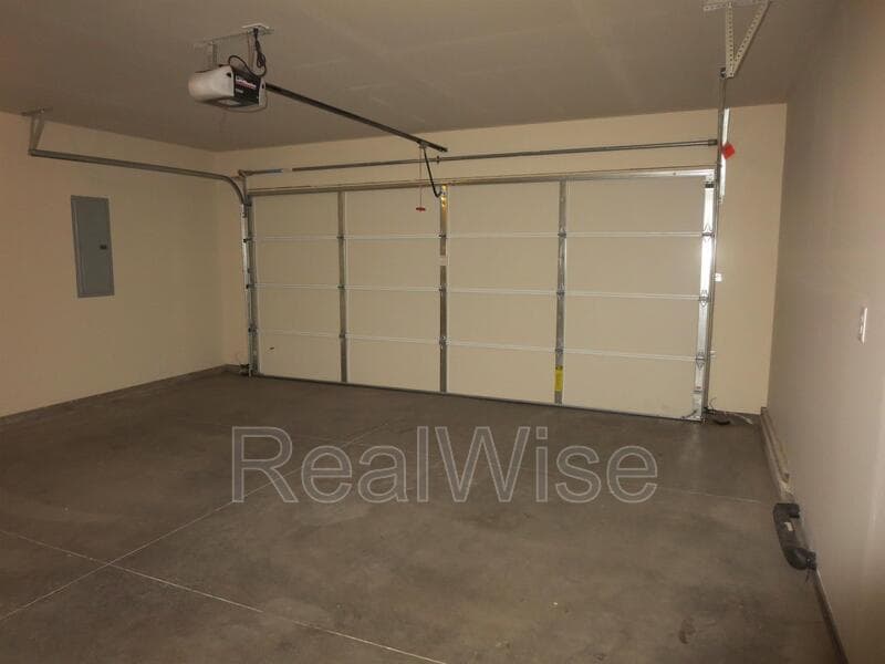 Bend House: 3006 NE Red Oak Dr