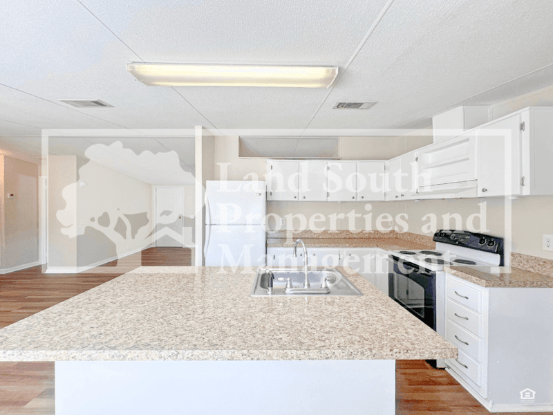 Lakeland House: 3230 J and J Manor Rd