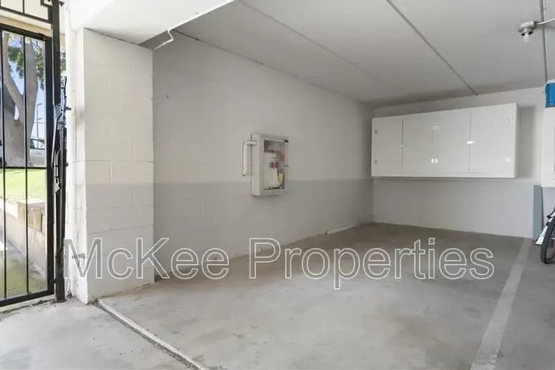 Coronado Condo: 516 E Avenue