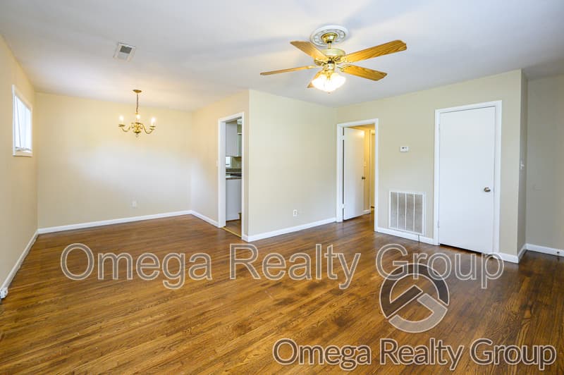 Birmingham House: 413 Wedgeworth Rd