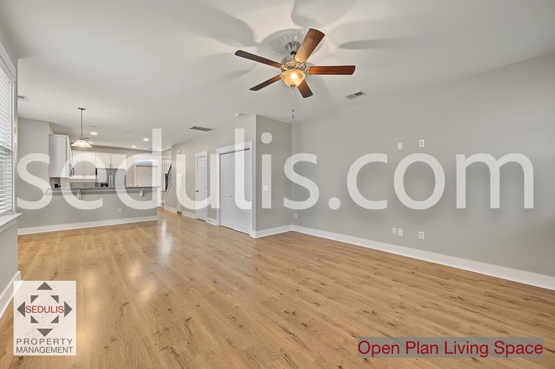 North Charleston House: 3923 Four Poles Park Drive