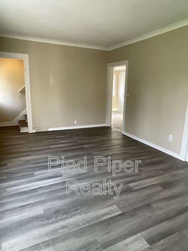 Freeport House: 1254 S Chicago Ave
