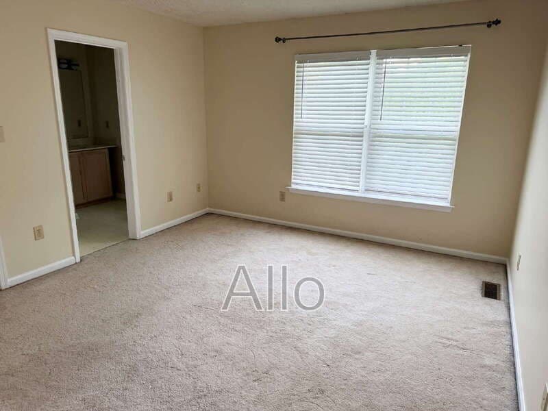 Wilmington Townhome: 469 Woodstock Ln