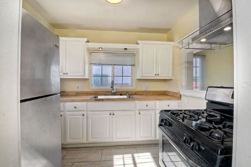 San Diego Condo: 3343 Chamoune Ave