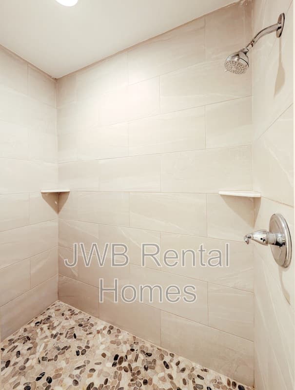 Jacksonville House: 6135 Lynnwood Ave Unit B