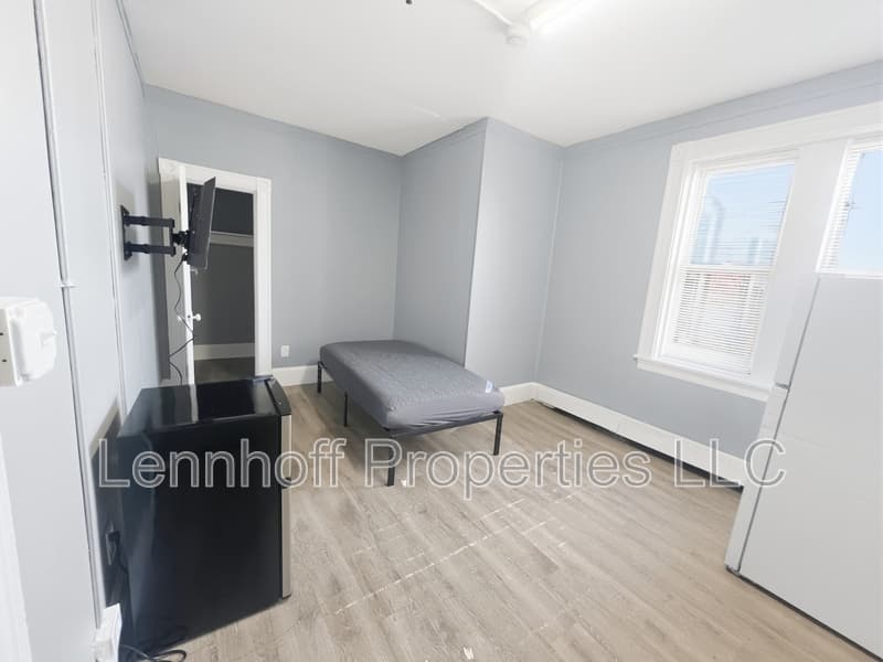 Lawrence Apartment: 32 Lawrence Street