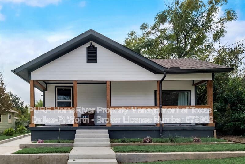 Dallas House: 1124 E 11th St