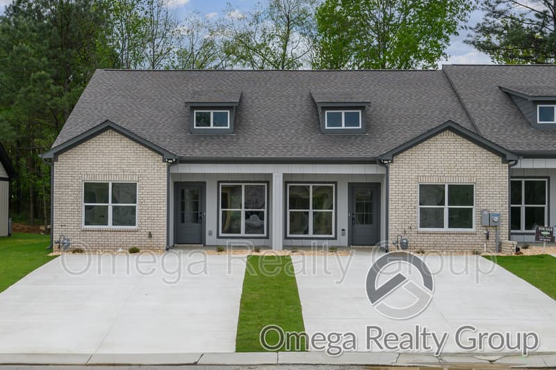 Calera Townhome: 177 Winners Cir