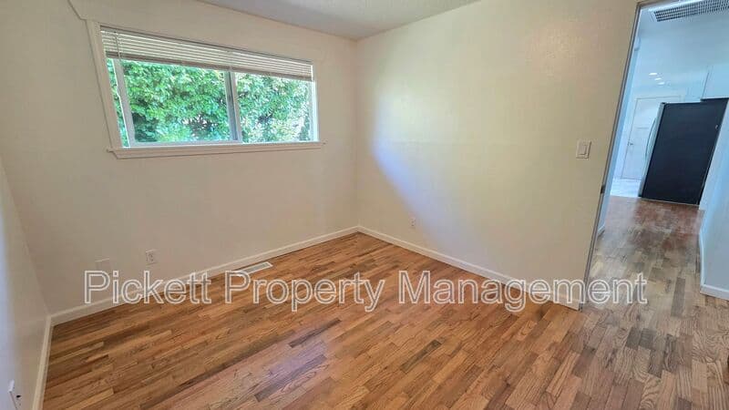 Port Orchard House: 2977 Hoover Ave SE
