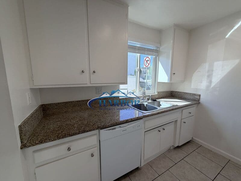 Redondo Beach Condo: 2300 Vanderbilt Lane