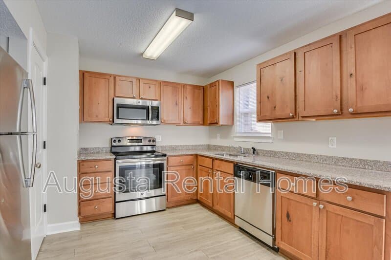 Augusta Townhome: 2905 Arrowhead Drive - E10