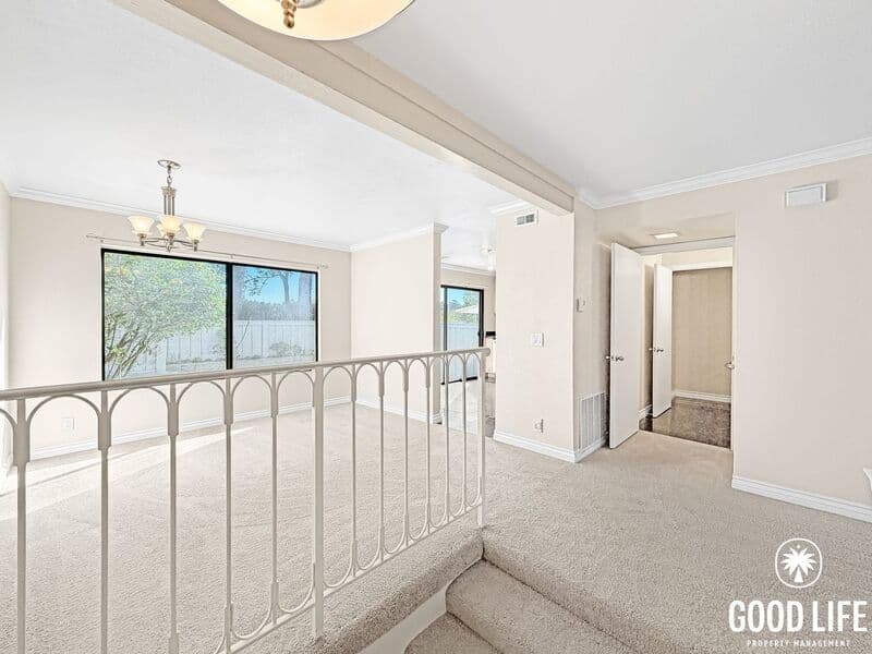 La Jolla Townhome: 8013 Caminito Gianna