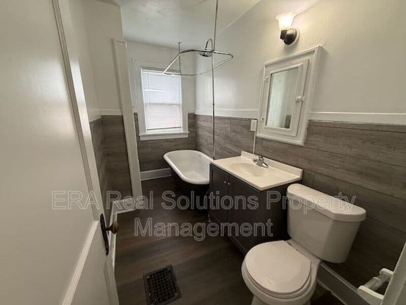 Columbus Condo: 121 North Oakley Ave.