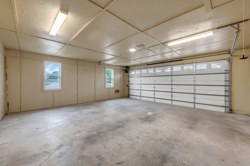 Kingsland House: 623 Skyline Drive