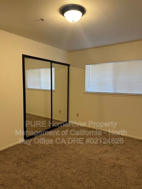Ukiah Condo: 915 S Oak St