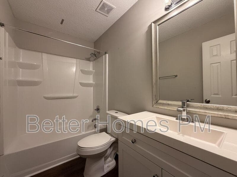 Knightdale House: 5716 Woof Place