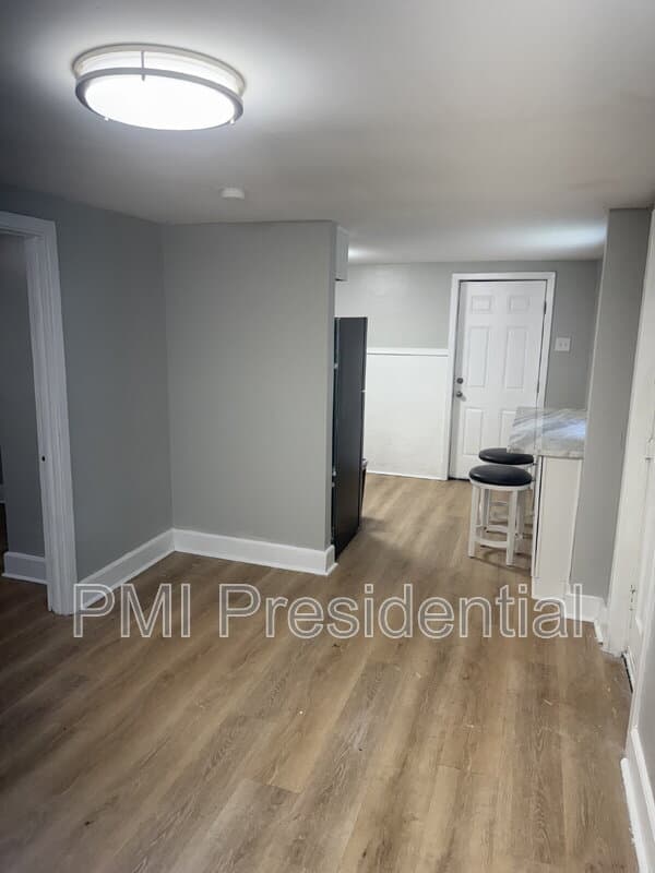 Richmond House: 826 Azalea Avenue