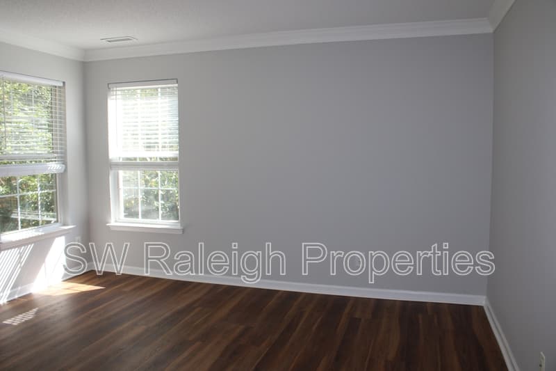 Apex House: 312 Evening Star Drive