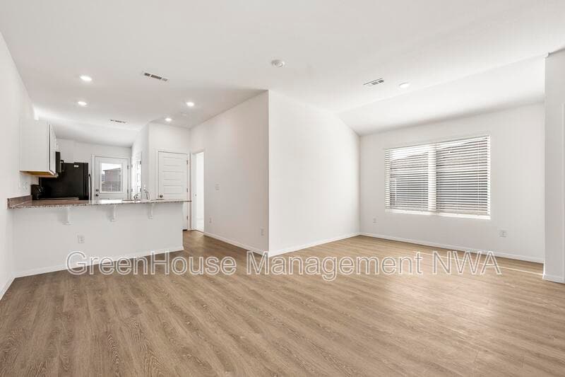 Unit B
Siloam Springs House: 412 W Cloud Dr