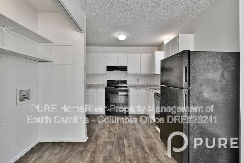 West Columbia House: 1290 Hulon Circle