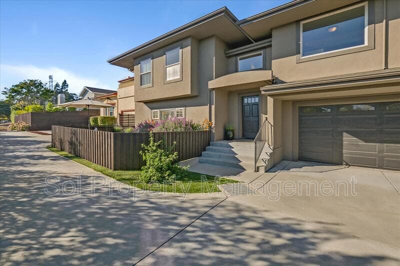 Santa Cruz House: 3370 Houts Drive